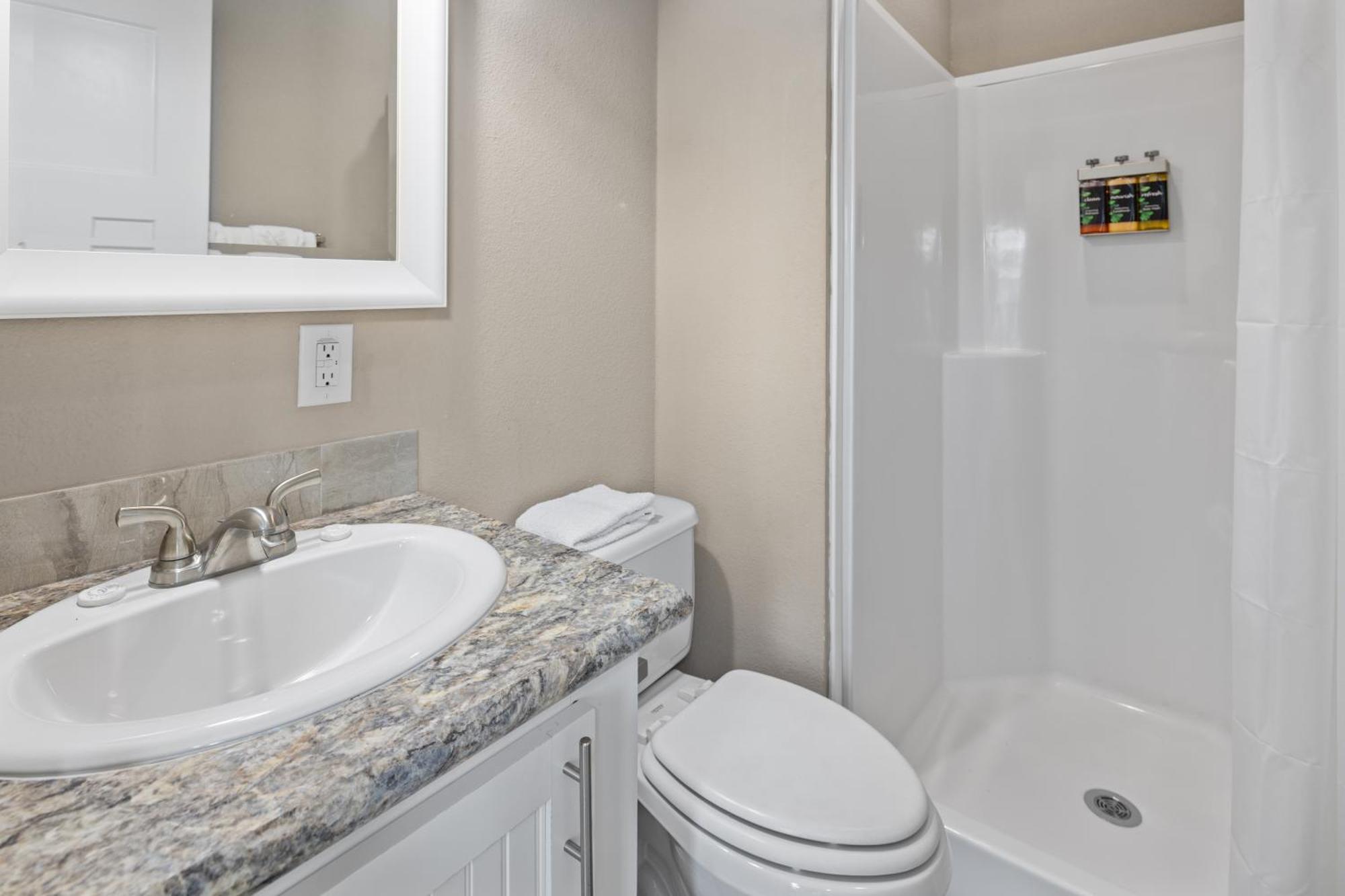 Sun Outdoors Key Largo Hotel Room photo